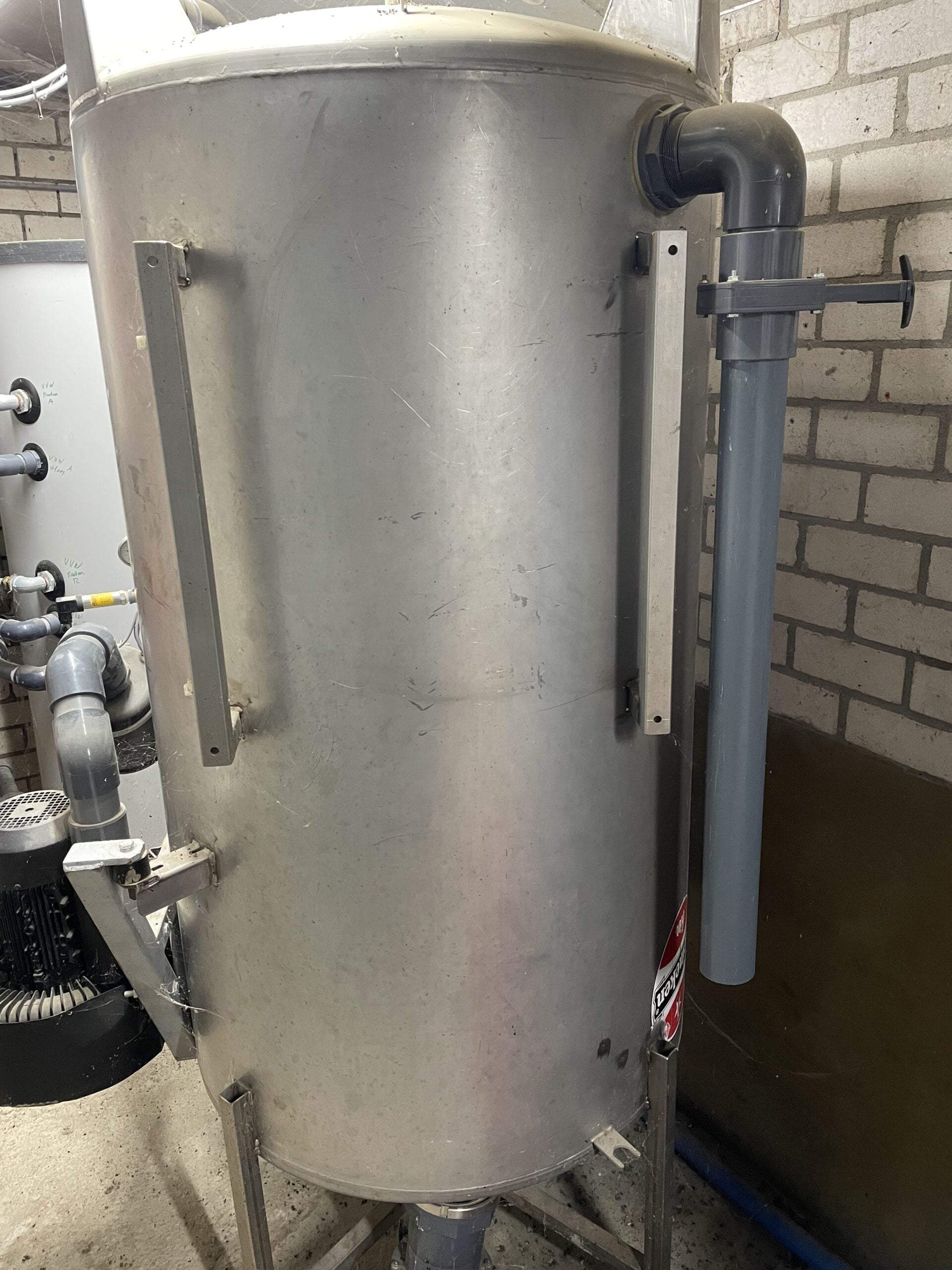 Gebruikte tank 750 ltr rond verticaal