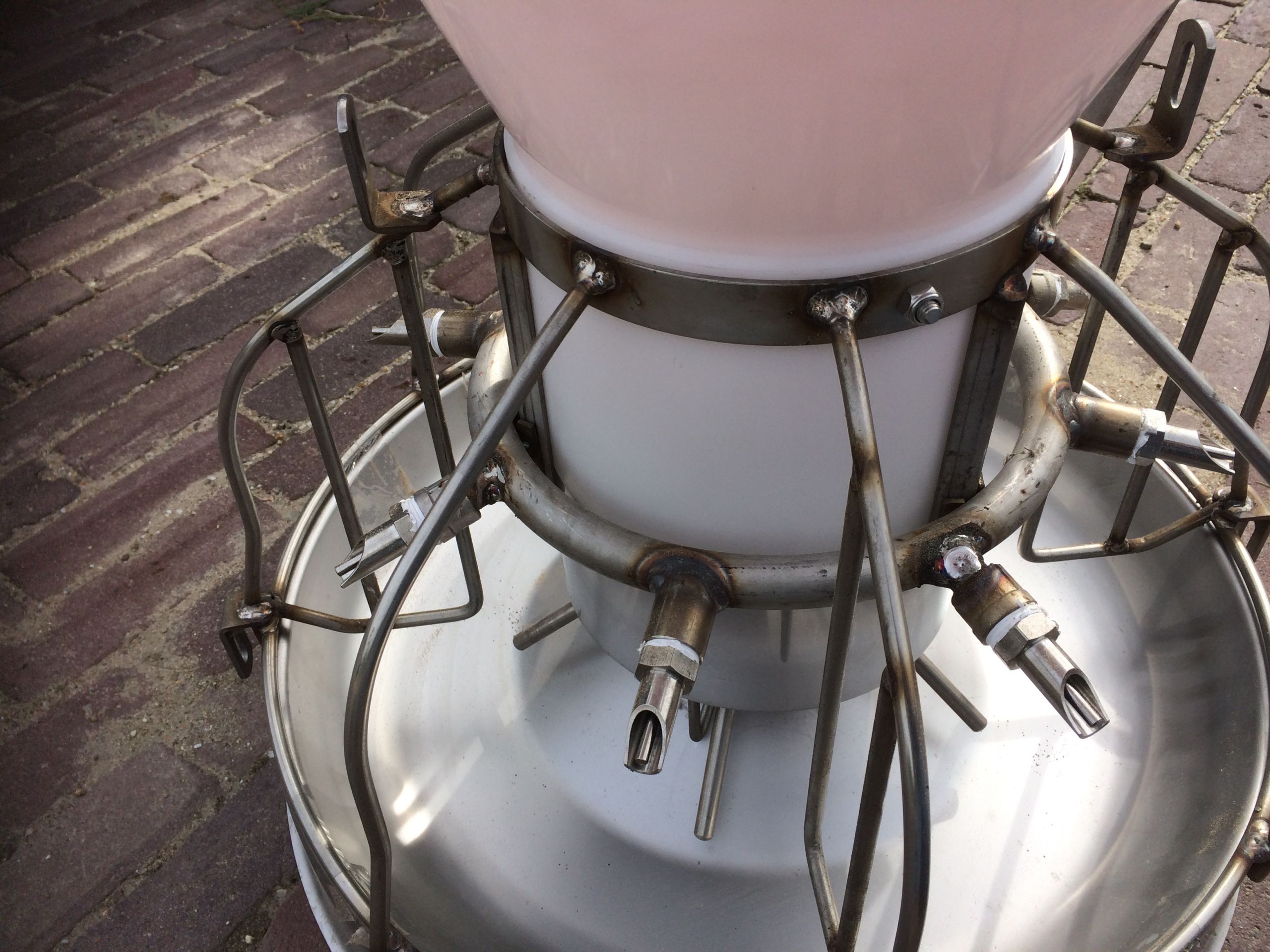 Vewi-feeder-detail-drinknippels-scaled-1.jpg